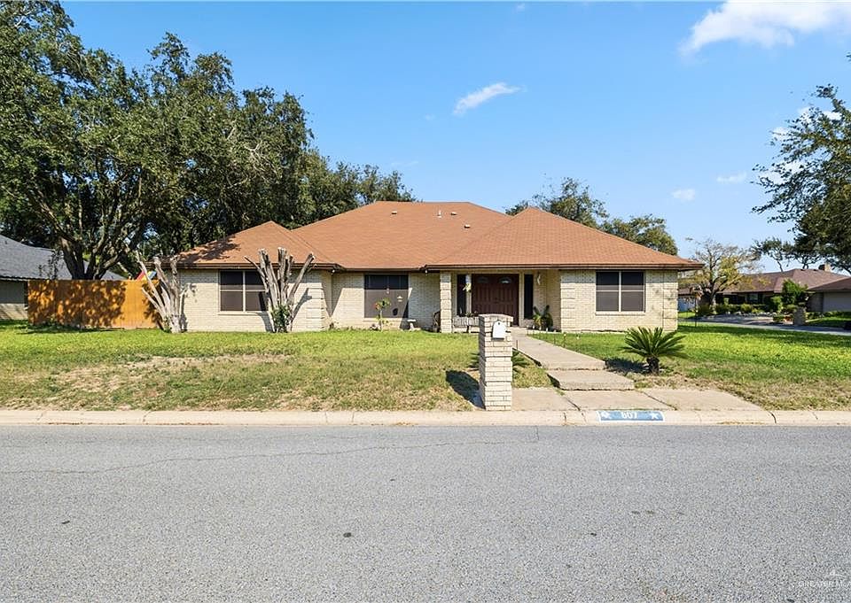 1st image of 807 Orange Blossom St
