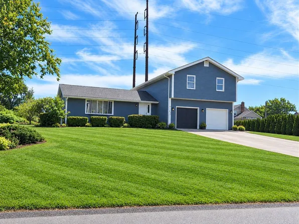 179 Hilltop Dr, Portsmouth, RI 02871