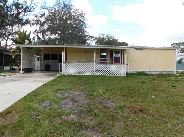3853 Oakhurst Ln, Zephyrhills, FL 33541