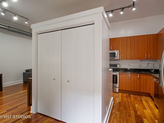 2nd image of 4751 N Artesian Ave APT 203