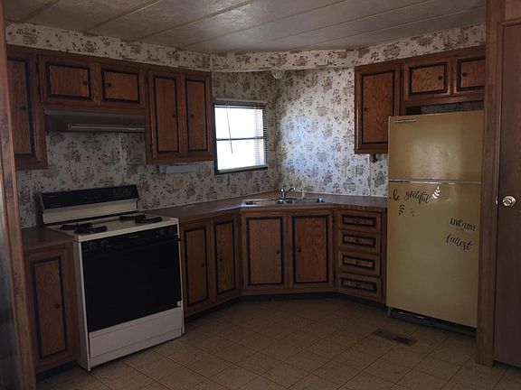 3rd image of 370 E Brock St