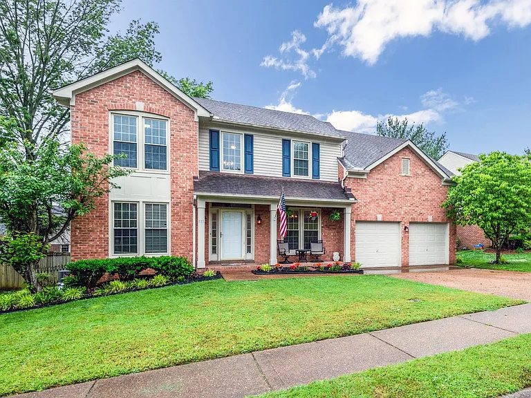 511 Prince Of Wales Ct — Photo 1