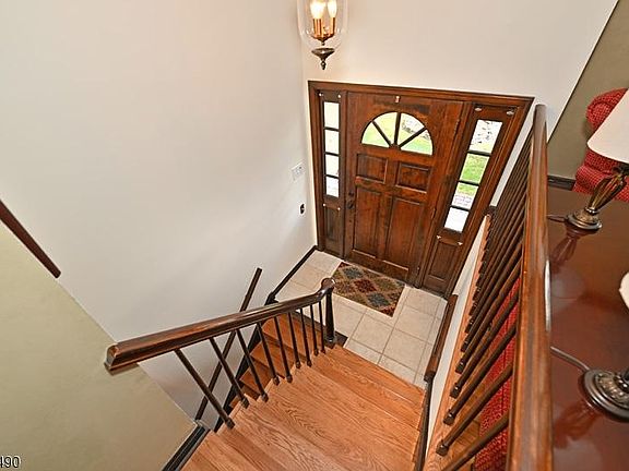 2nd image of 7 Lillian Ct