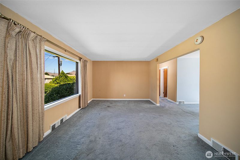 5th image of 2221 Ashland Ave