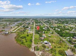 939 17th St, San Leon, TX 77539
