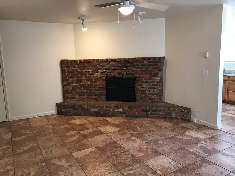 18244 9th Ave #B — Photo 11