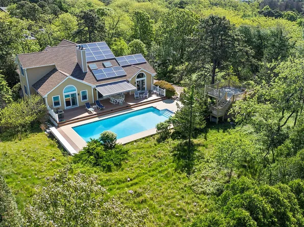 3 Chivas Court, Southampton, NY 11968
