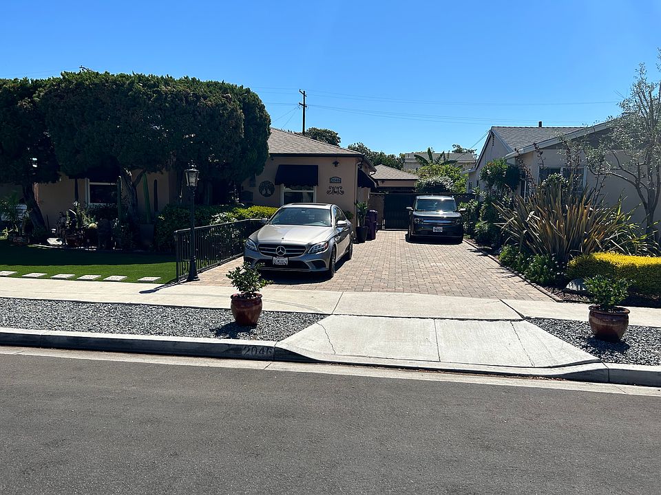 2nd image of 2046 Daisy Ave