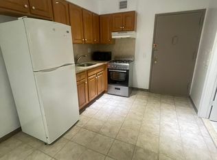 7235 Metropolitan Ave APT 1C, Middle village, NY 11379