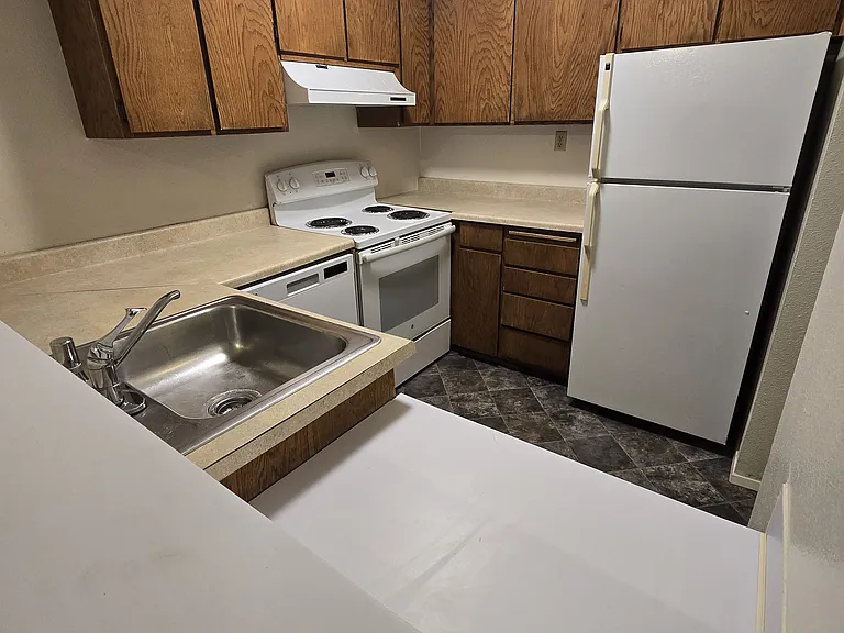 5240 15th Ave NE #101 — Photo 5