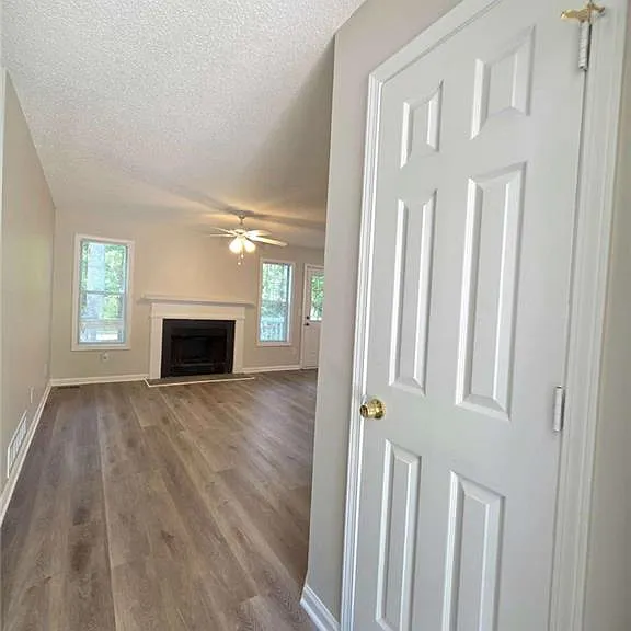 232 Hampton Dr — Photo 8