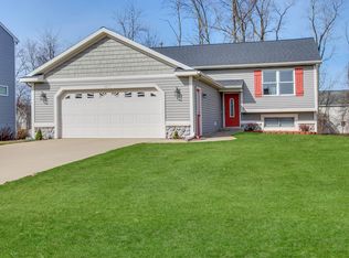 2806 Riley Ridge Rd, Holland, MI 49424