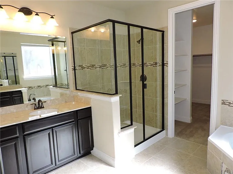 1156 Roma Dr — Photo 17
