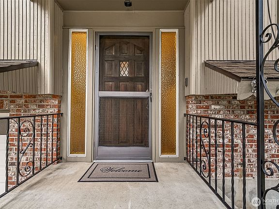 2nd image of 15517 99TH Avenue E