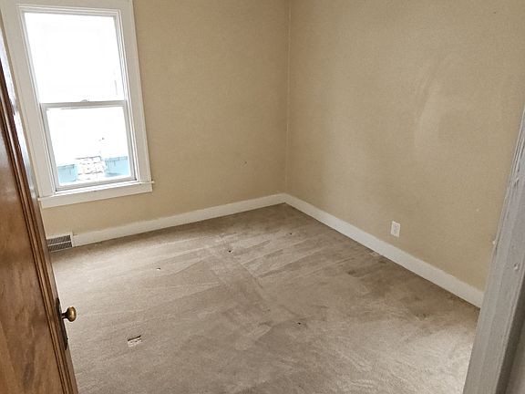5th image of 5909 Middlesex St #1
