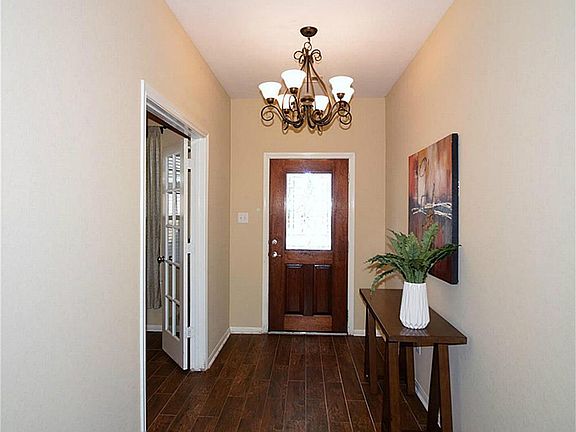 4th image of 2913 Linden Hill Ln