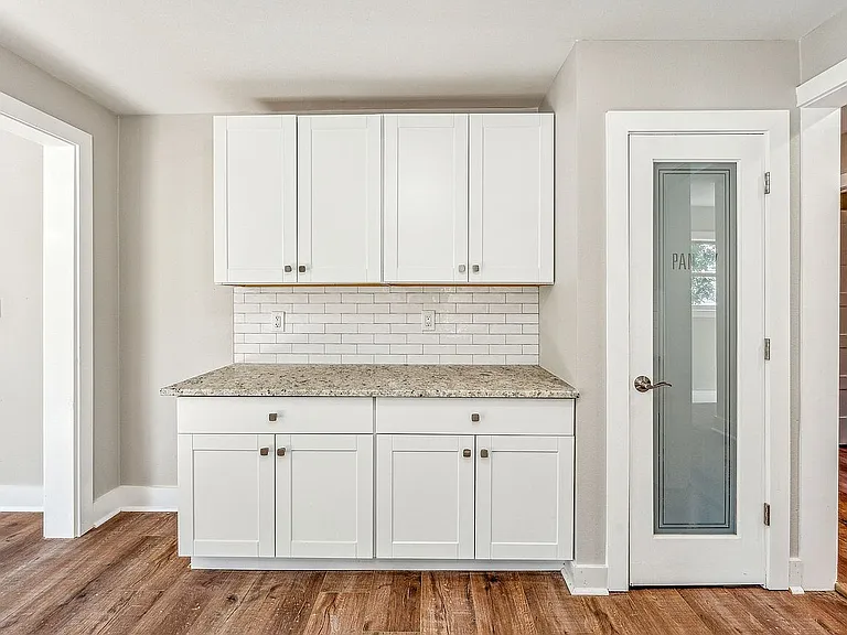 302 W Collins St — Photo 15