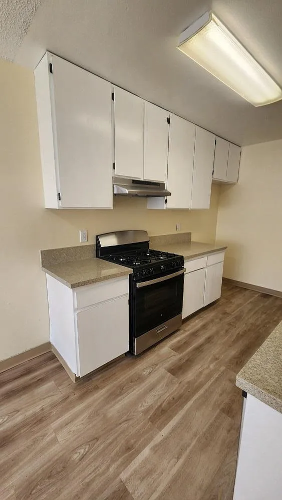 2706 Graham Ave — Photo 3