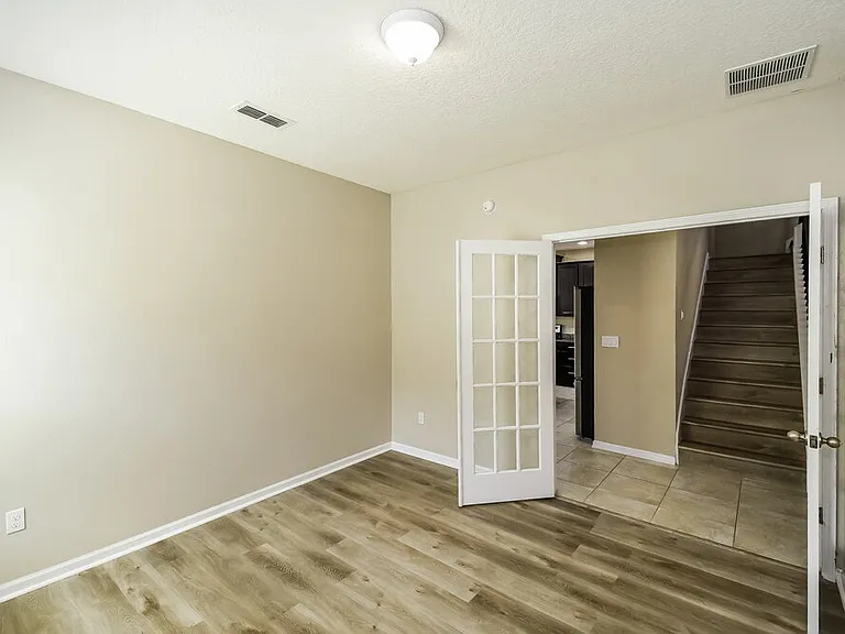 918 Glendale Ln — Photo 9