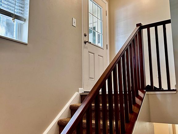 5th image of 2225 Jackson Ct #103