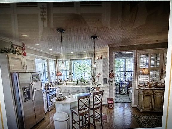 Kitchen, Dining Room, spacious beautiful
						:
						Beautiful , kitchen is spacious, off morning room, grilling deck , amazing view
