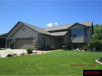152 Creekside Dr, Eagle Lake, MN, 56024