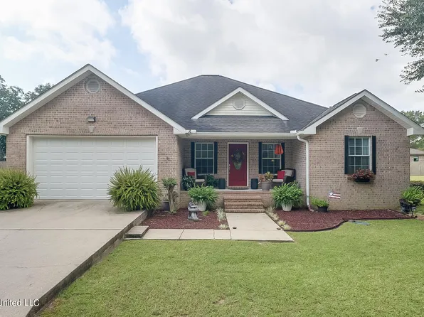 131 Maria St, Poplarville, MS 39470