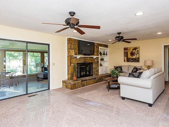 4th image of 311 Hardy Dr