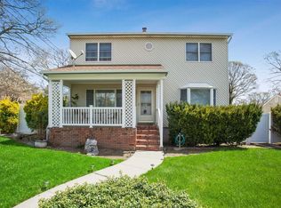 195 Berkshire Dr, Farmingville, NY 11738
