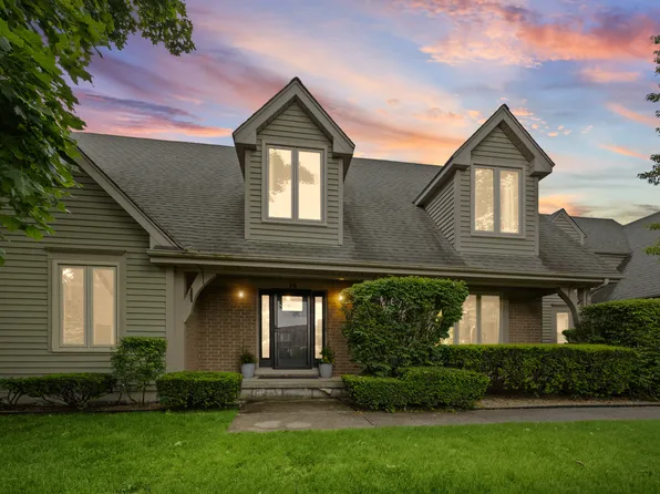 16 Old Barn Rd, Hawthorn Woods, IL 60047