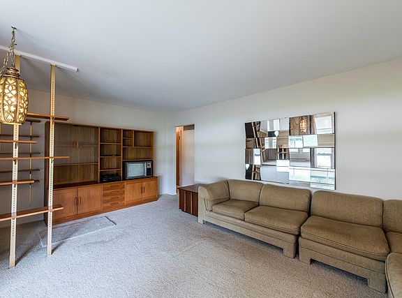 4th image of 8122 W Summerdale Ave