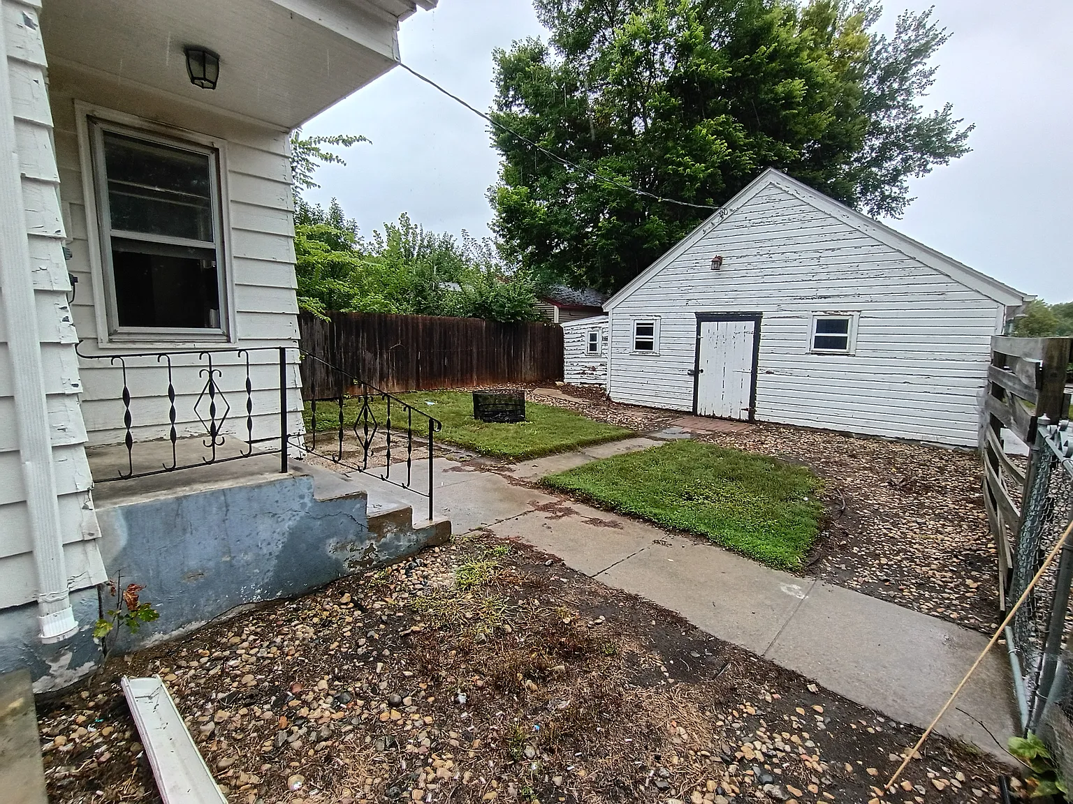 7 bed, 3075 sqft, $2,400 — Photo 3