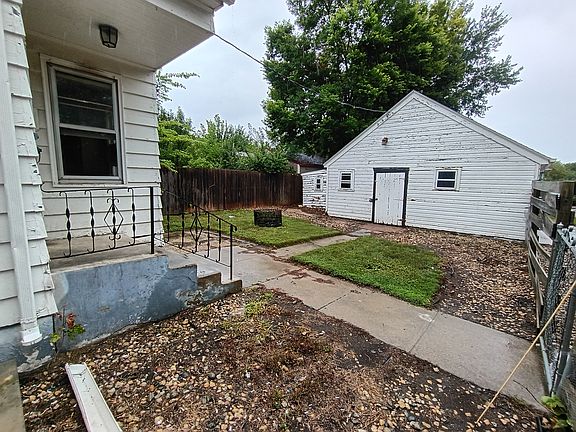 3rd image of 424 11th Ave