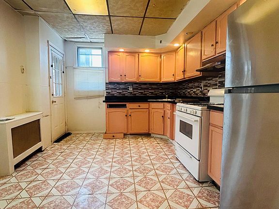 5th image of 244 Huntley Rd