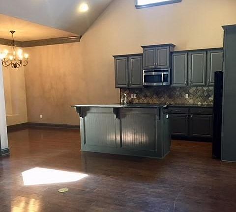 3rd image of 1013 Lancaster Ln