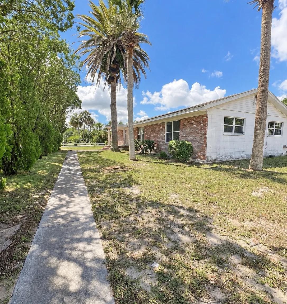 4 bed, 2079 sqft, $2,495 — Photo 2