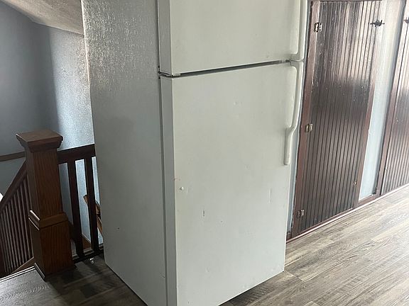 4th image of 583 W Lake Ave APT 2