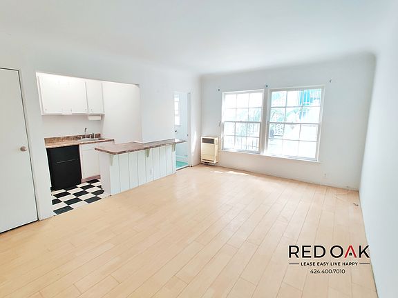 2nd image of 4754 Oakwood Ave APT 3