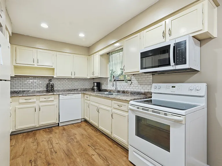 2222 Bacon Park Dr — Photo 11