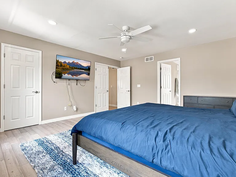 2445 Clayton Cir — Photo 24