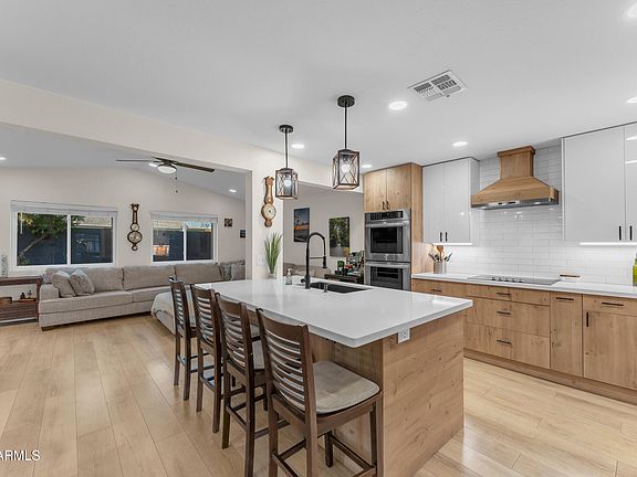 2nd image of 3046 E GLADE Avenue