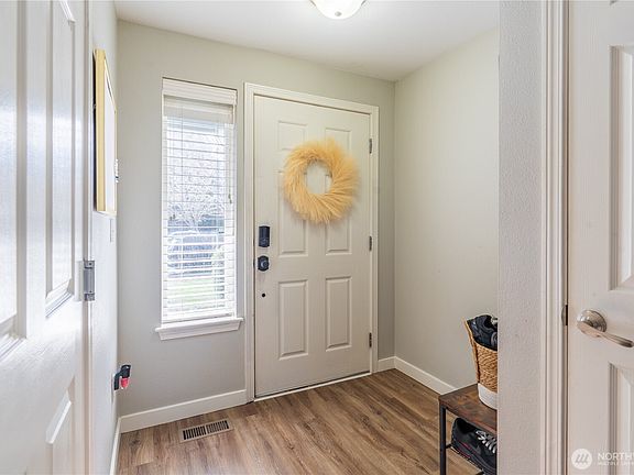 4th image of 2149 Pleasanton Court SE