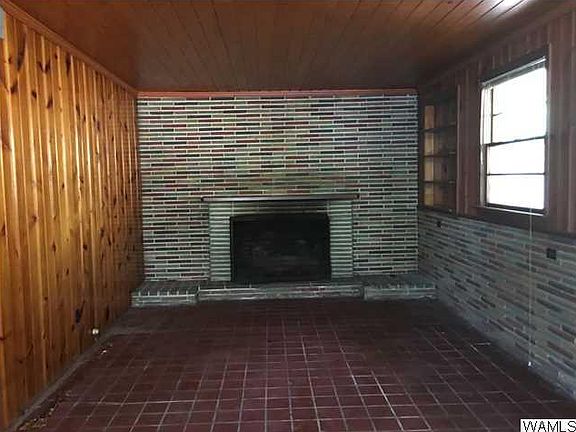 2nd image of 2505 1st St E