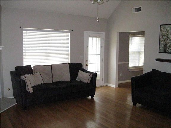 4th image of 4512 Beaverton Cir