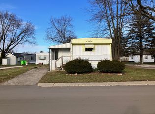 229 S Lyon Woods #103, South Lyon, MI