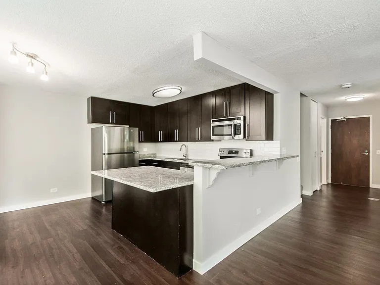 West77 Apartments — Photo 60