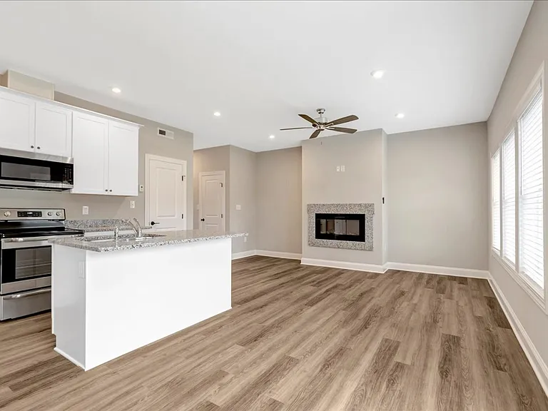 849 N Mecklenburg Ave — Photo 3