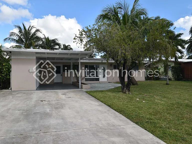 2548 Gulfstream Ln — Photo 1