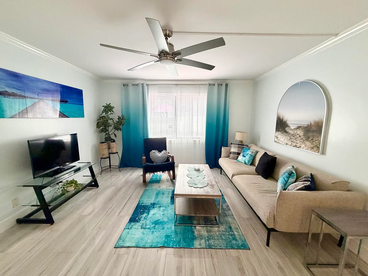 2 bed, 1.0 bath, 1200 sqft, $2,200 — Photo 1