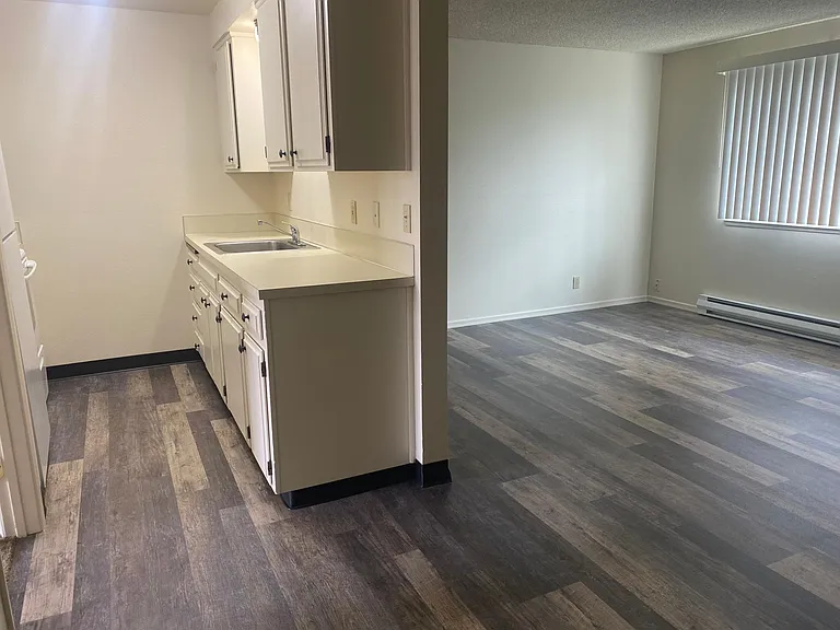 Middle Grove Apartments — Photo 8